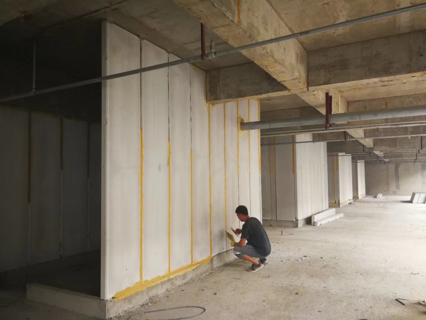 增城无机发泡轻骨料混凝土隔墙板施工技术性能研究
